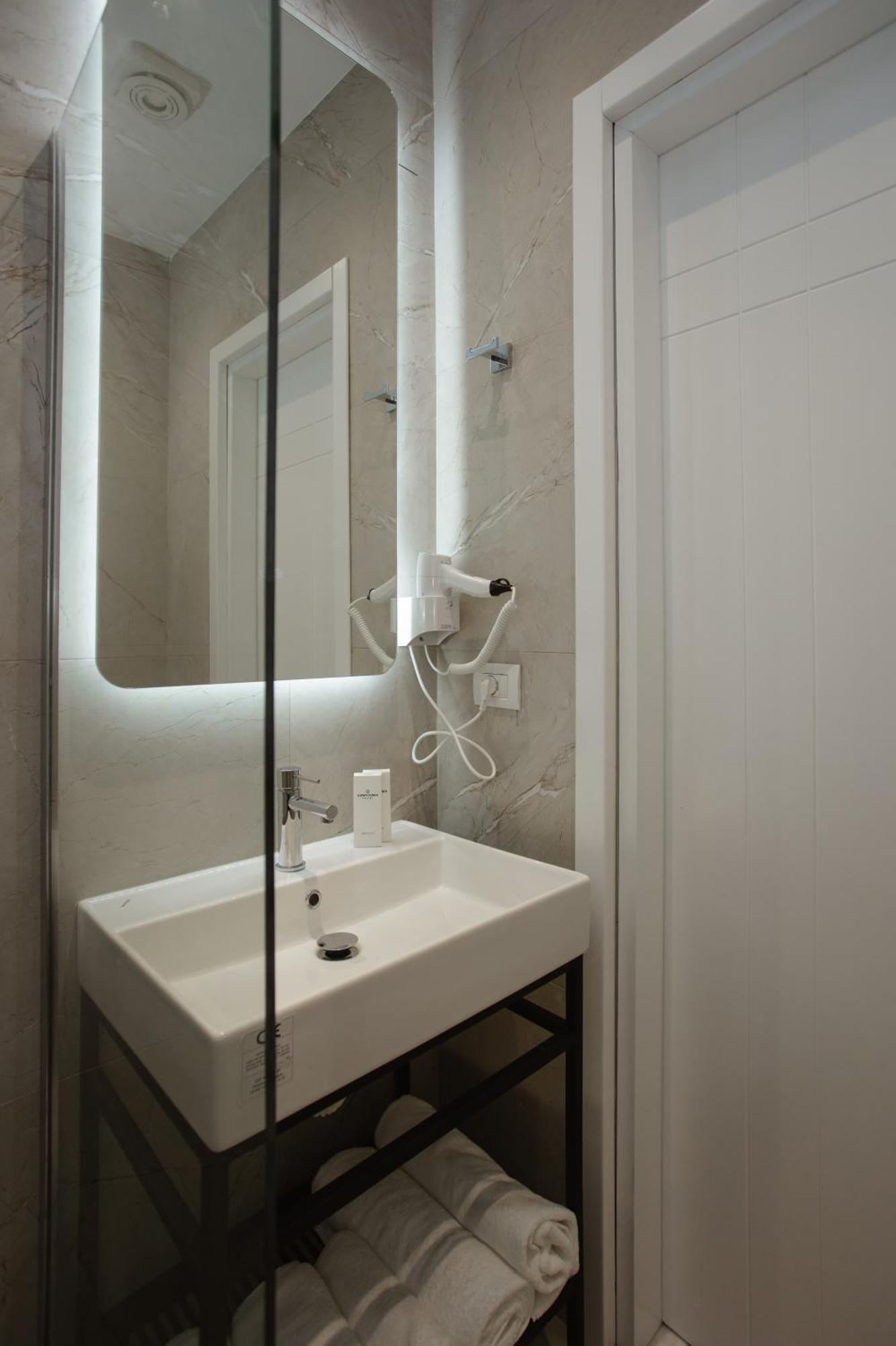 Downtown Hotel Шкодер Екстер'єр фото