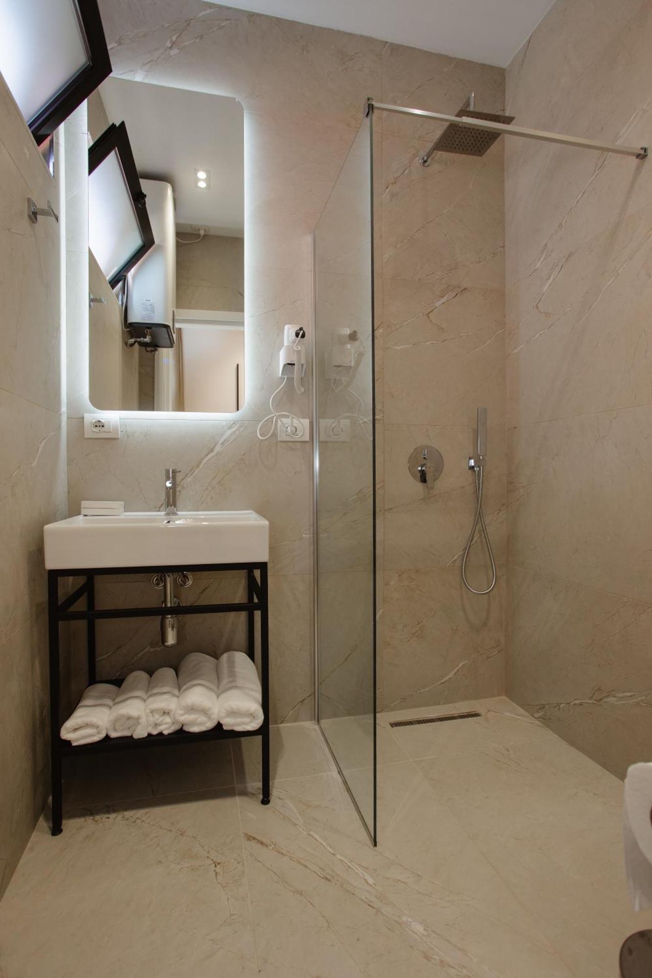 Downtown Hotel Шкодер Екстер'єр фото