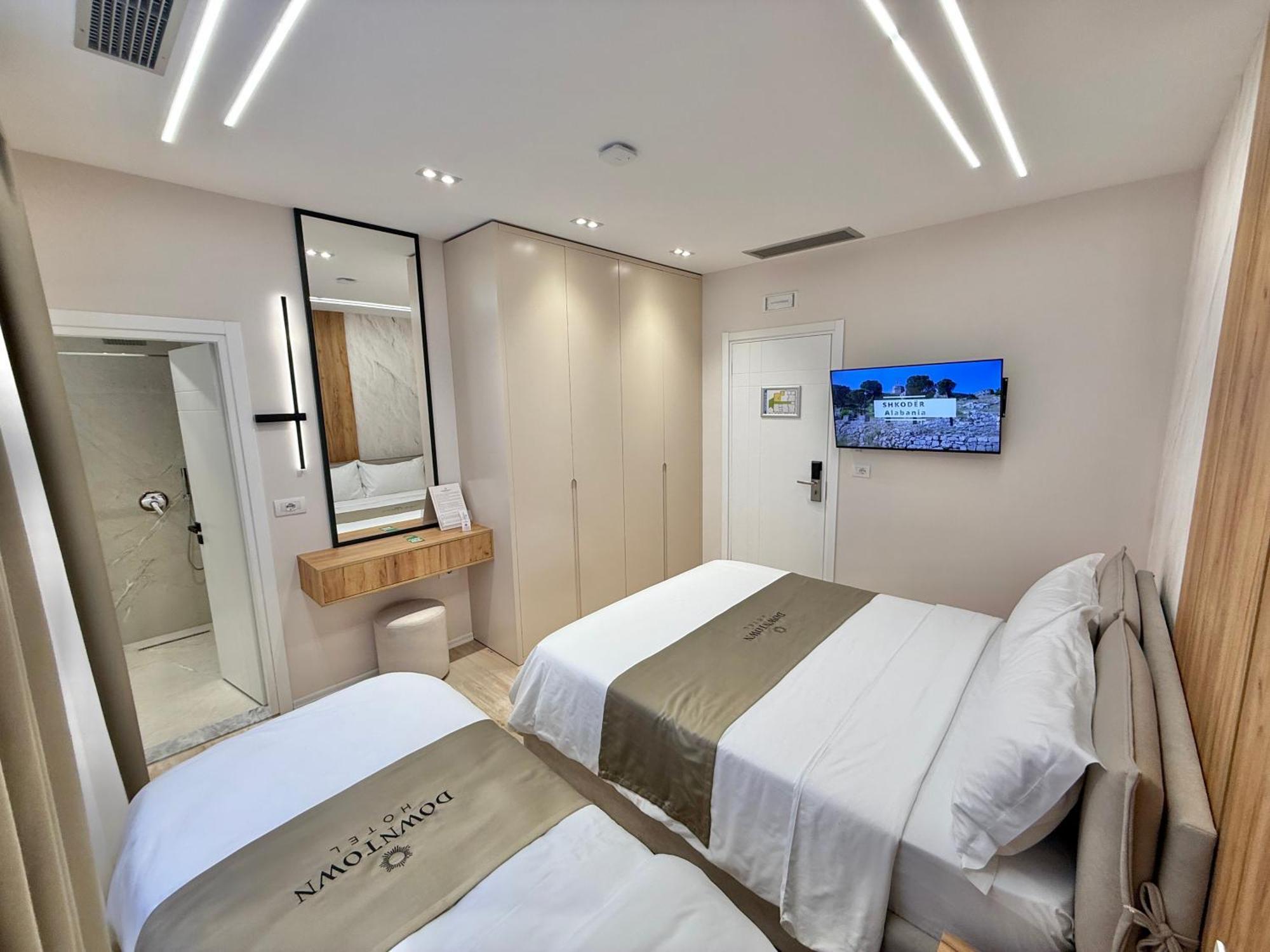 Downtown Hotel Шкодер Екстер'єр фото