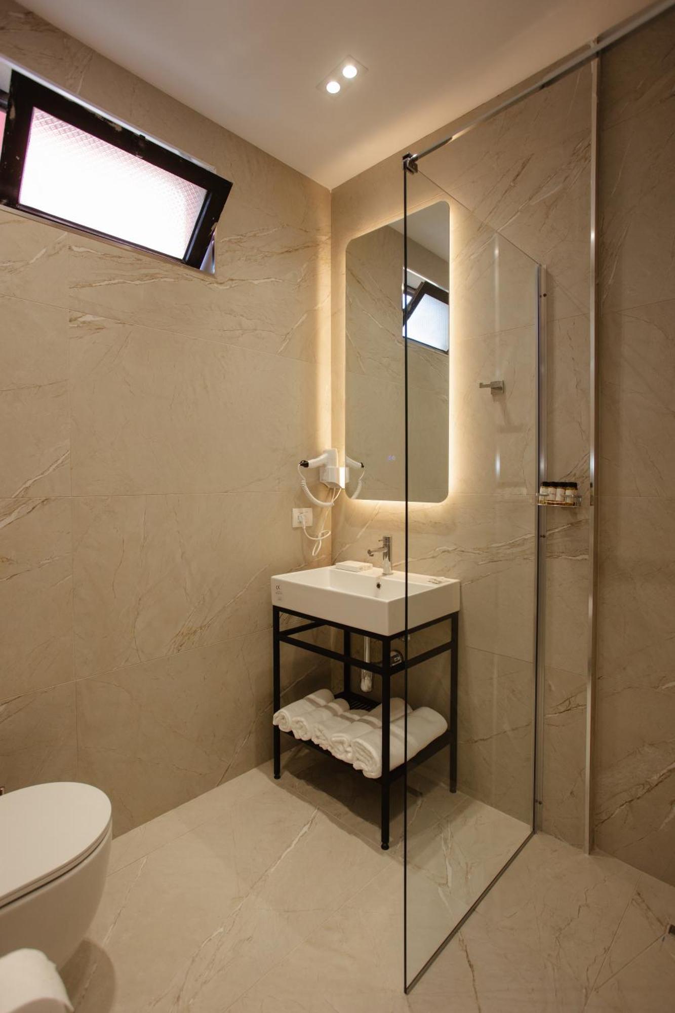 Downtown Hotel Шкодер Екстер'єр фото